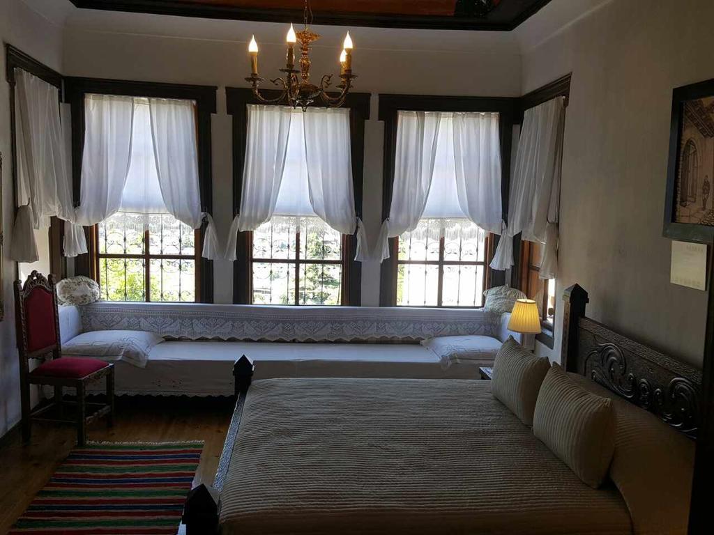 Hotel Gjirokastra Exterior photo